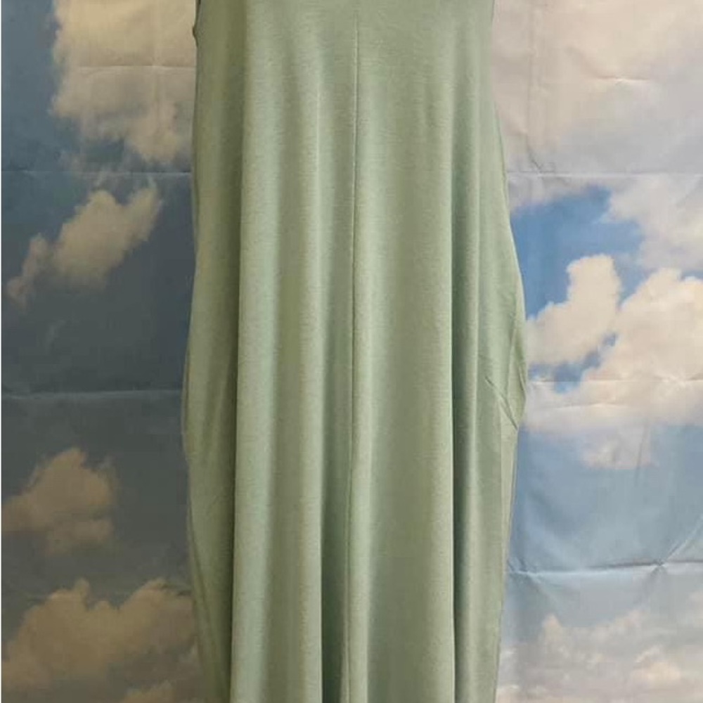 Zenana NWT summer dress perfect beach dress. Adjustable strap and has pockets 😻